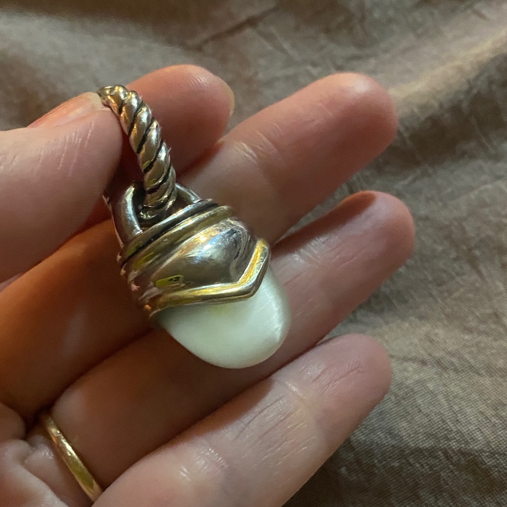 Sophisticated Silver and Cream Necklace Pendant